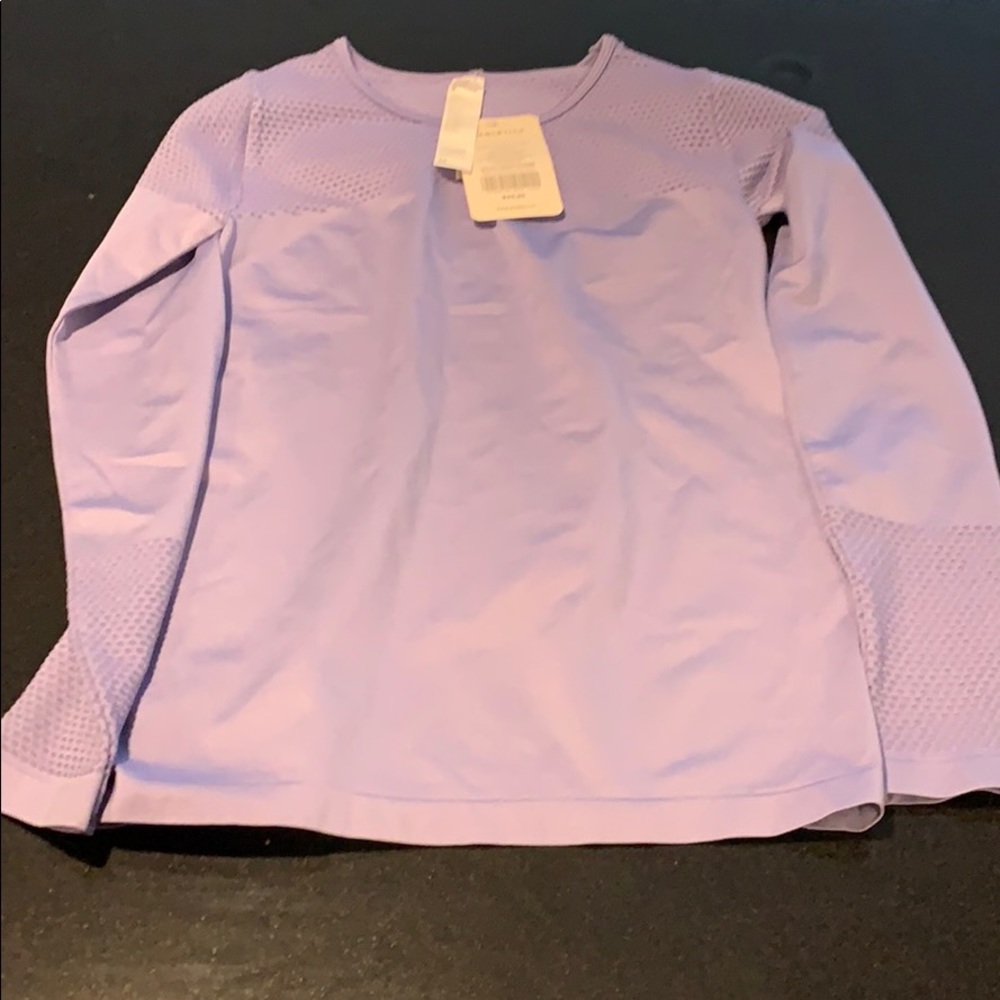 Fabletics NWT Workout Top Sz Large Lilac
